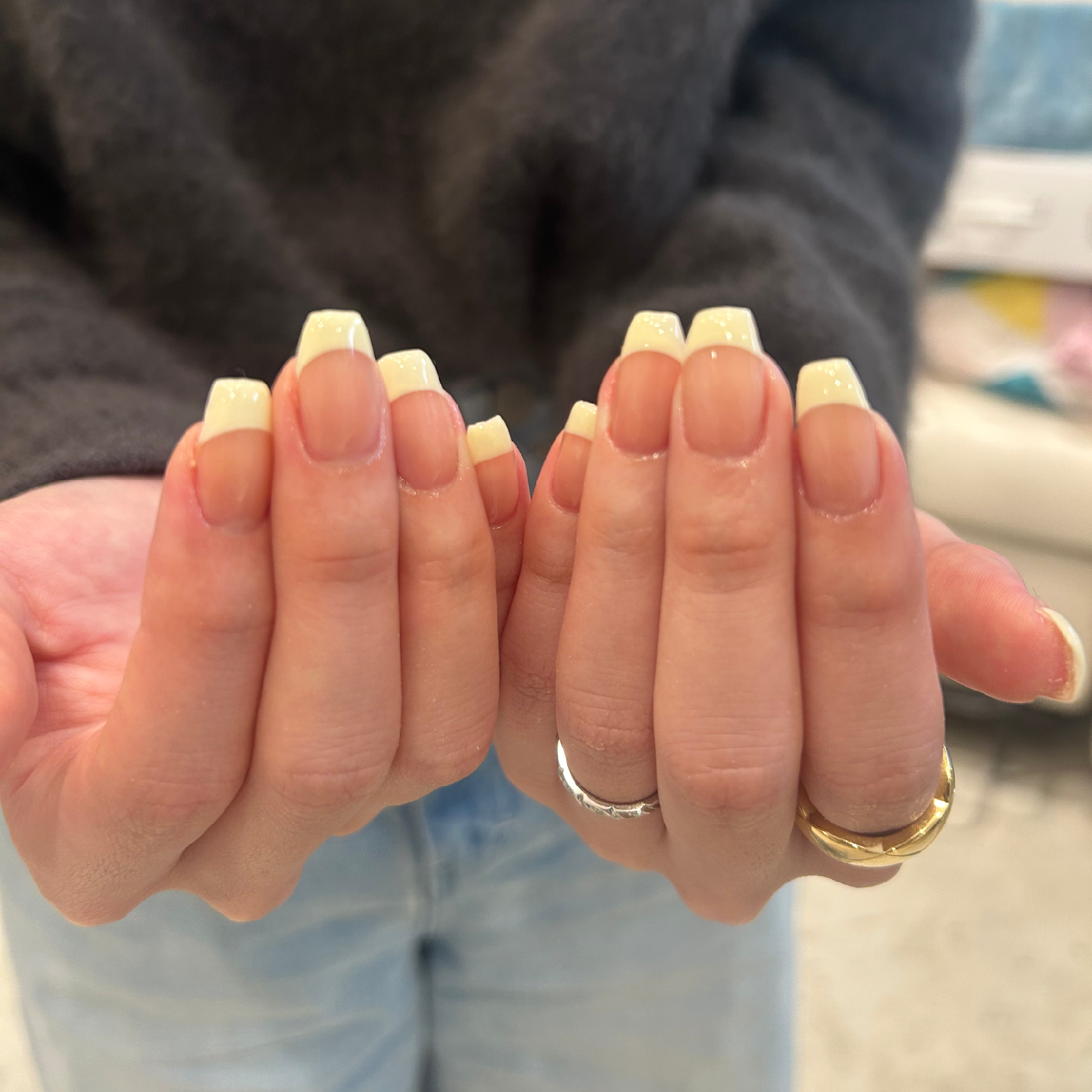 【初回オフ¥550】カラーフレンチ para gel使用𖤐ˊ˗