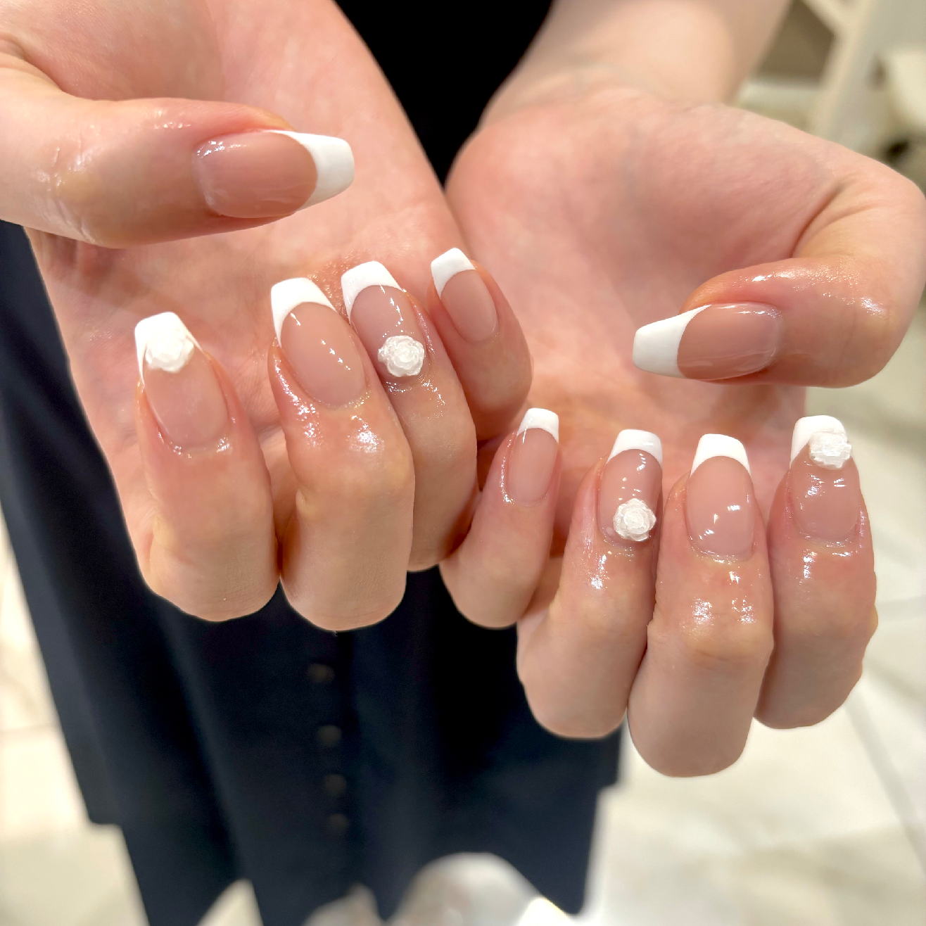 🍩ベースカラーあり⭐︎フレンチネイル✧ 𝘱𝘢𝘳𝘢 𝘨𝘦𝘭 ✧