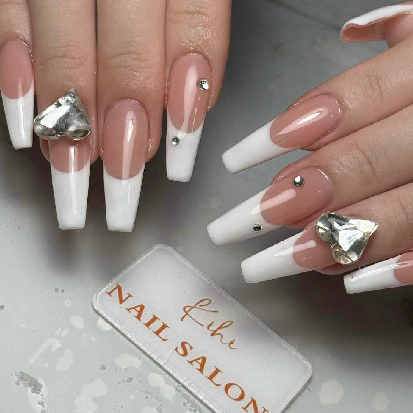 チップ長さだしフレンチネイル6本+アート4本