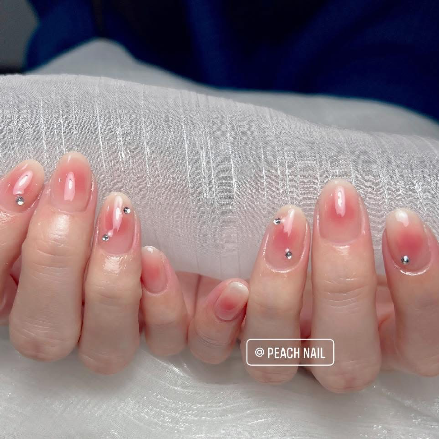 ◇じゅわっとうる艶◆ [HAND]チークネイル+ストーン3個