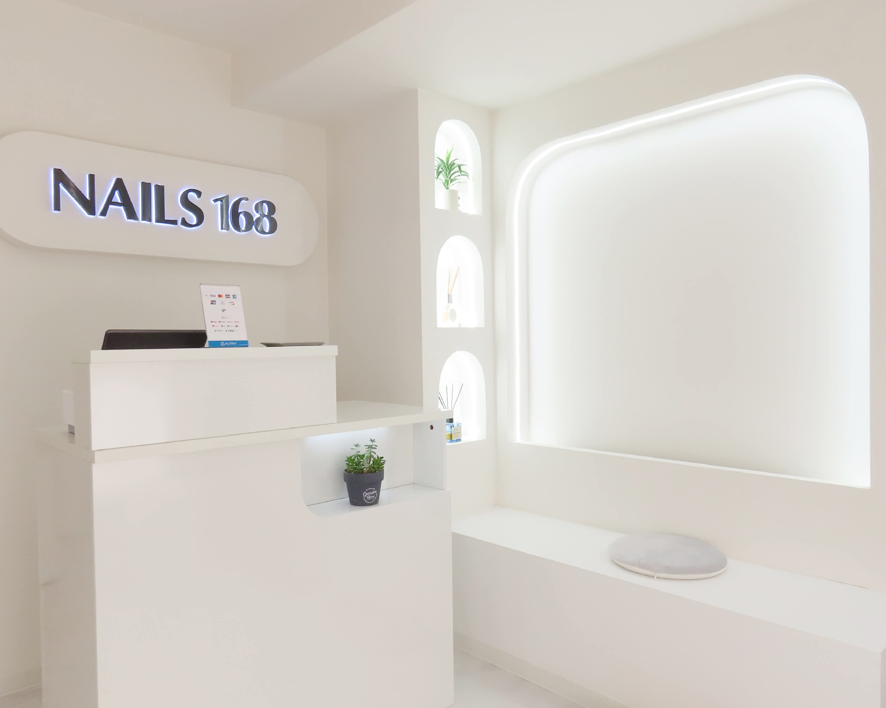 NAILS 168 新大久保店