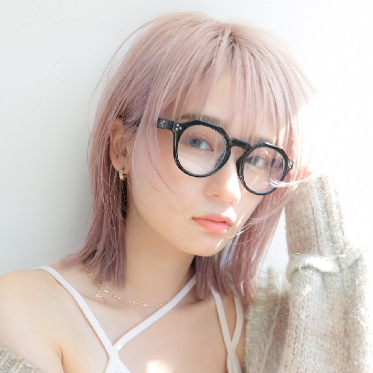 【最高の透明感】ハイブリーチ+オンカラー+５stepトリートメント￥19800