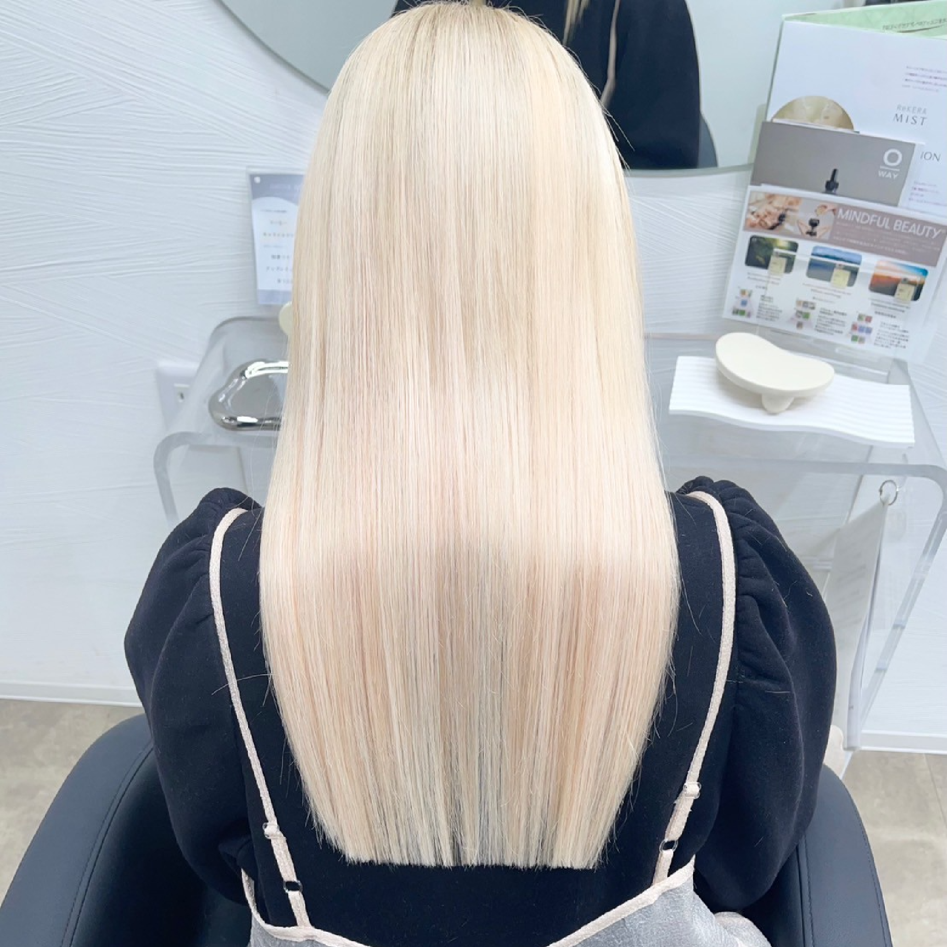 【ホワイト系カラー】カット＋ホワイトブリーチ＋保湿トリートメント￥29,700