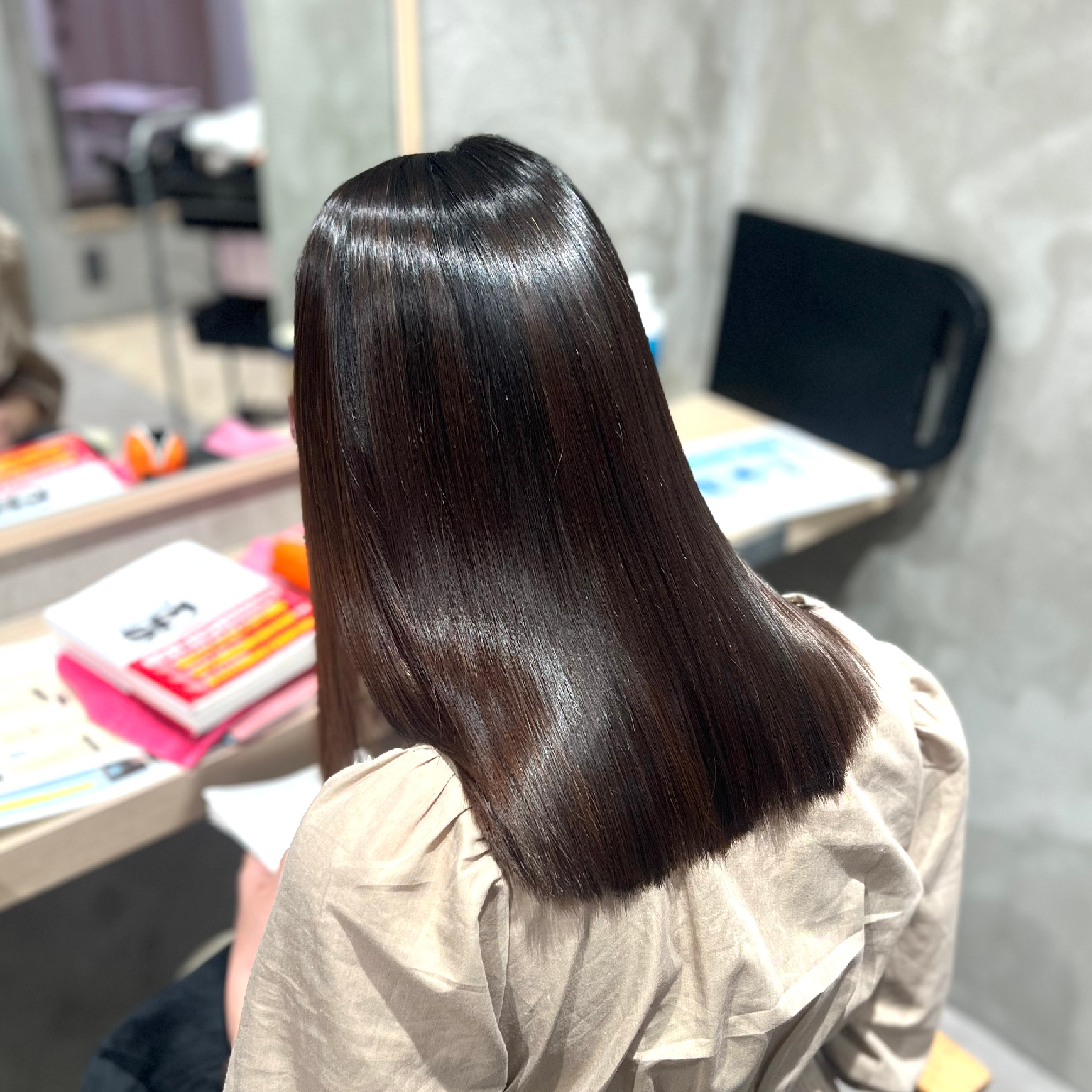 カット＋水素ストレート　27300円→14000円
