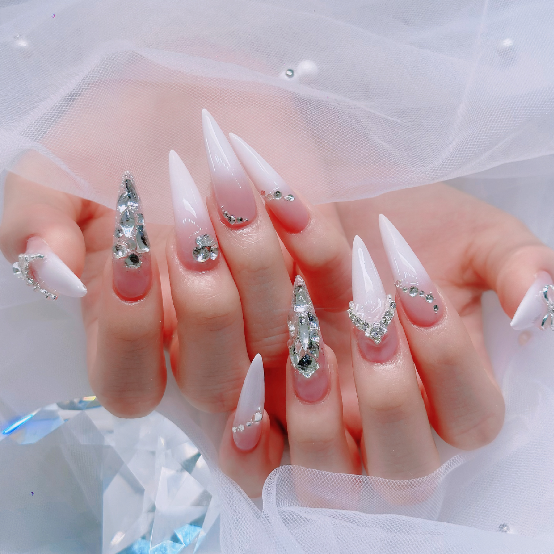 🎀新規オフ無料 🎀 10本長さ出しグラデーションネイル＋パーツ2個