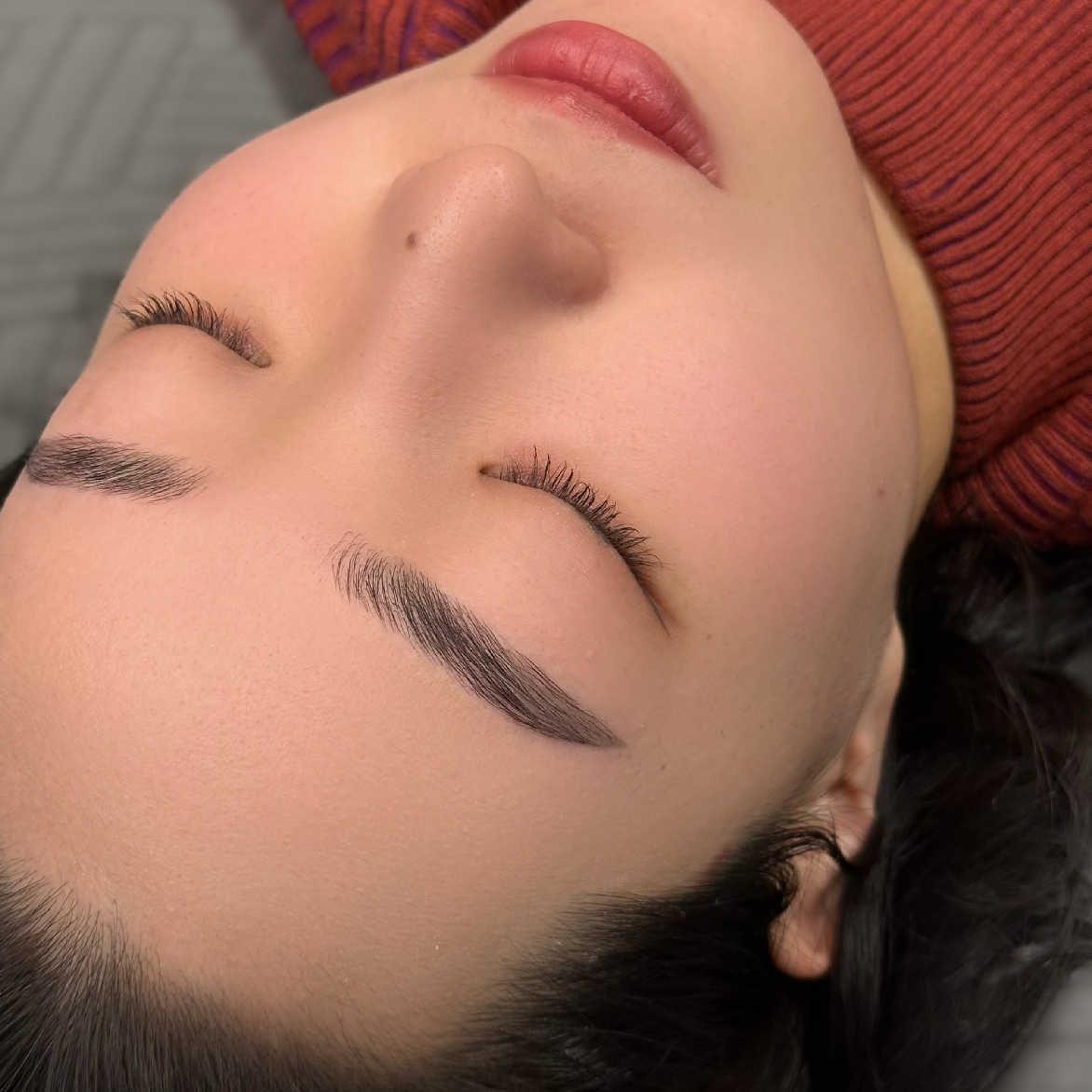 【女性】(口コミ割)ハリウッドブロウリフト(眉Wax+黄金比+間引き)