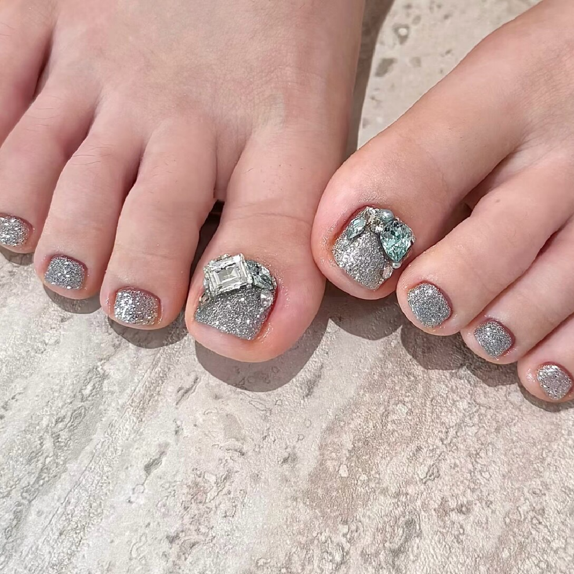 【FOOT】清楚感が溢れるフラッシュラメネイル