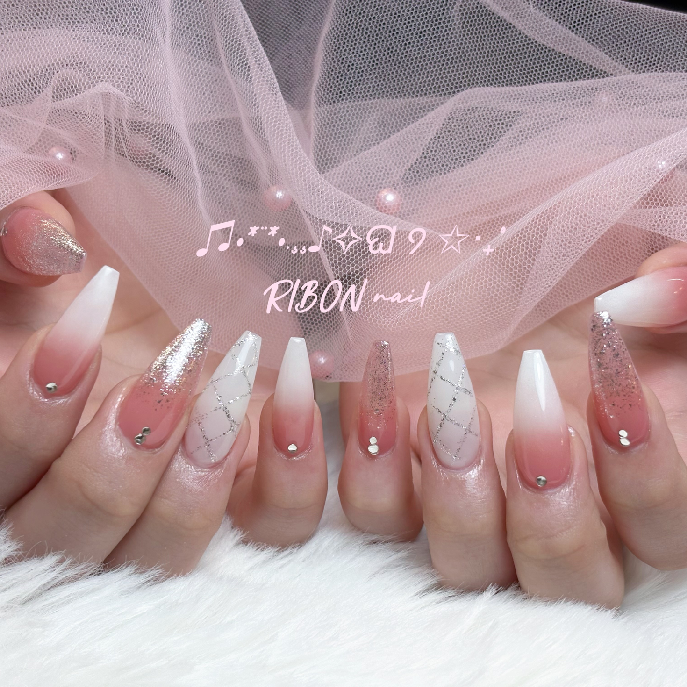 【研修中】チップ長さ出しデザインアートやり4本💅🏻＆小さいストーン10個付け
