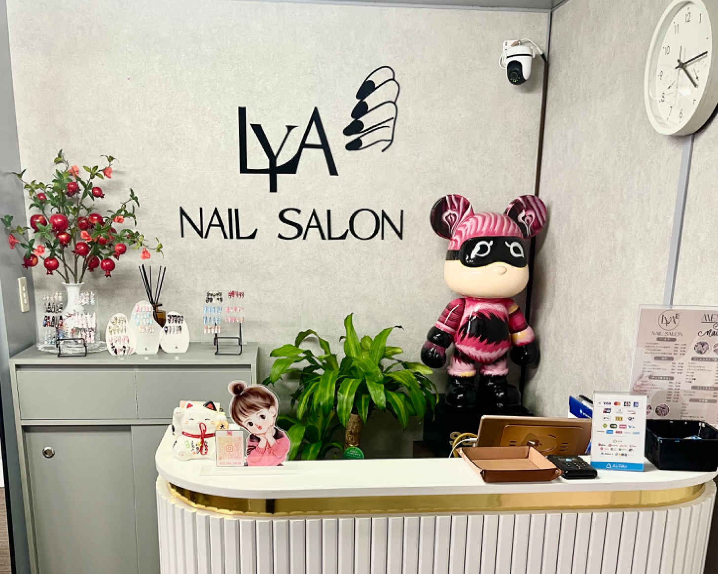 Lya nail salon