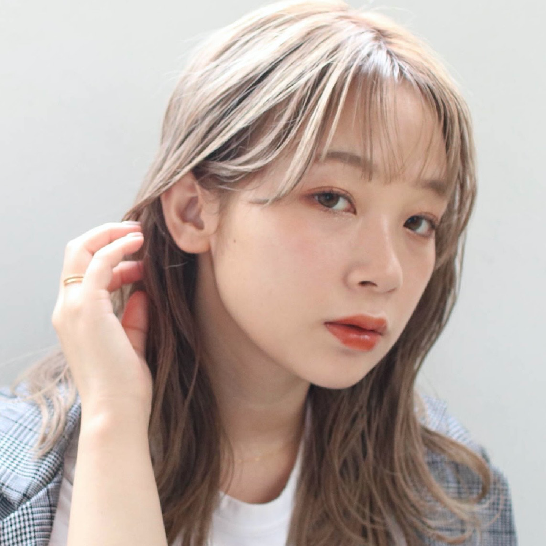 ☆髪色チェンジ☆ブリーチ（リタッチ〕+カラー+超音波アイロンTR 12000円