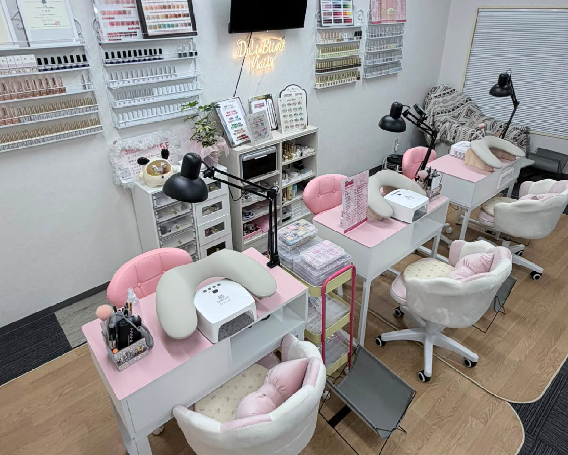 Duli blink nails